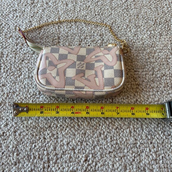 Louis Vuitton Damier Azur Pochette - Picture 13 of 14